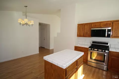 Kitchen - 1925 Dorris Ct, Dixon, CA 95620 photo 2 of 2