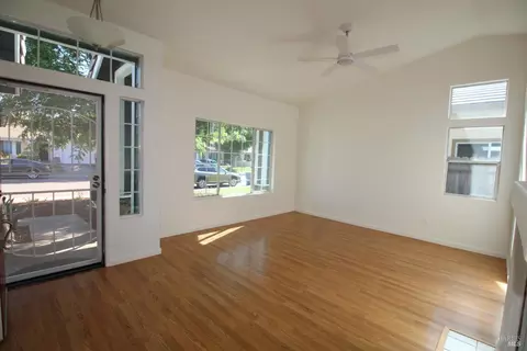Living - 1925 Dorris Ct, Dixon, CA 95620 photo 2 of 2