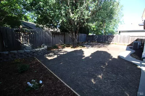 Exterior - 1925 Dorris Ct, Dixon, CA 95620 photo 4 of 7
