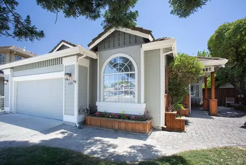 120 Victoria Ct, Dixon, CA 95620