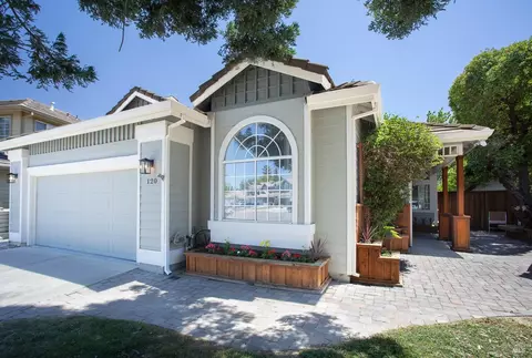 120 Victoria Ct, Dixon, CA 95620