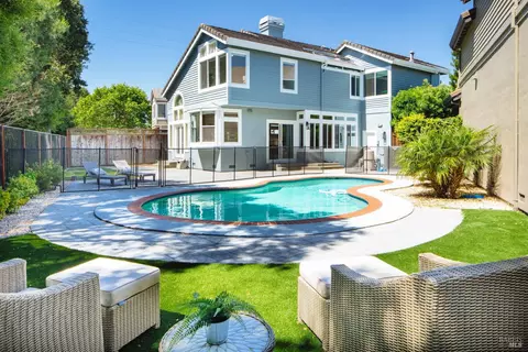 4 Spanish Bay Ct, Petaluma, CA 94954
