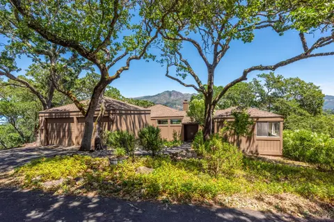 497 Hillsdale Dr, Santa Rosa, CA 95409