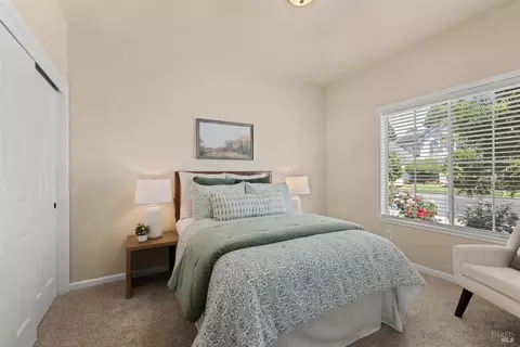 Bedroom - 1040 Elsbree Ln, Windsor, CA 95492 photo 1 of 6