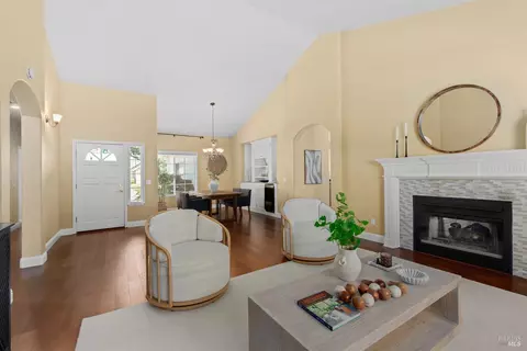 Living - 1040 Elsbree Ln, Windsor, CA 95492 photo 4 of 5