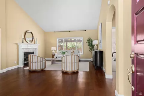 Entry Way - 1040 Elsbree Ln, Windsor, CA 95492 photo 3 of 3