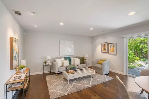 Living - 451 Trotter Dr, Vallejo, CA 94591 photo 2 of 3