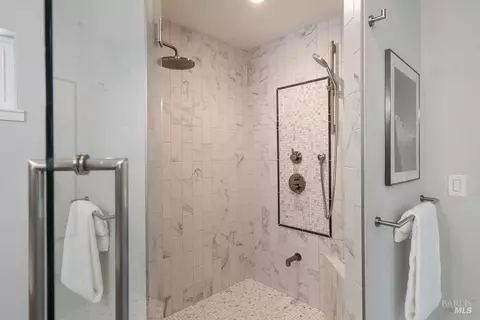 Bath - 451 Trotter Dr, Vallejo, CA 94591 photo 5 of 5