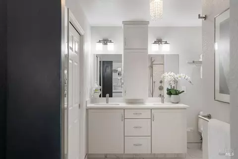 Bath - 451 Trotter Dr, Vallejo, CA 94591 photo 3 of 5