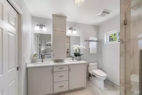 Bath - 451 Trotter Dr, Vallejo, CA 94591 photo 4 of 5