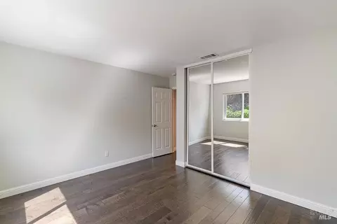 Bedroom - 451 Trotter Dr, Vallejo, CA 94591 photo 4 of 8