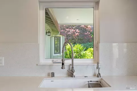 Kitchen - 451 Trotter Dr, Vallejo, CA 94591 photo 6 of 7
