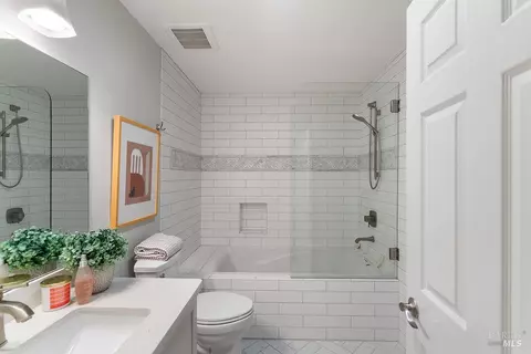 Bath - 451 Trotter Dr, Vallejo, CA 94591 photo 1 of 5