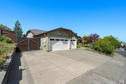 Exterior - 451 Trotter Dr, Vallejo, CA 94591 photo 6 of 16