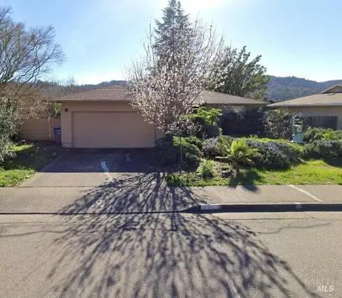 7080 Oak Leaf Dr, Santa Rosa, CA 95409