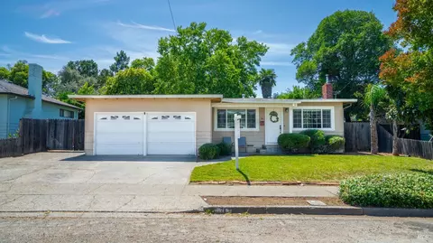 78 Allen Ave, Cloverdale, CA 95425