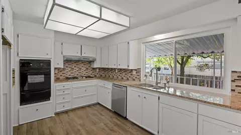 106 Panorama Dr, Novato, CA 94949