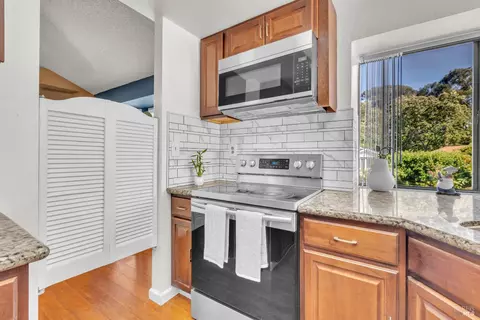 Kitchen - 101 Thresher Dr, Vallejo, CA 94591 photo 3 of 3
