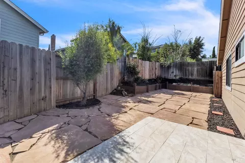 Exterior - 101 Thresher Dr, Vallejo, CA 94591 photo 2 of 7