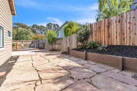 Exterior - 101 Thresher Dr, Vallejo, CA 94591 photo 5 of 7