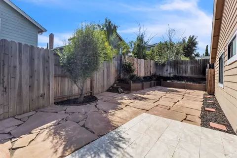 Exterior - 101 Thresher Dr, Vallejo, CA 94591 photo 4 of 7
