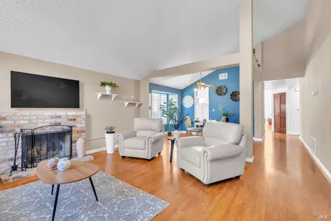 Living - 101 Thresher Dr, Vallejo, CA 94591 photo 3 of 4
