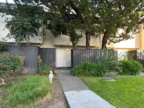 1733 Las Pravadas Ct, Santa Rosa, CA 95409