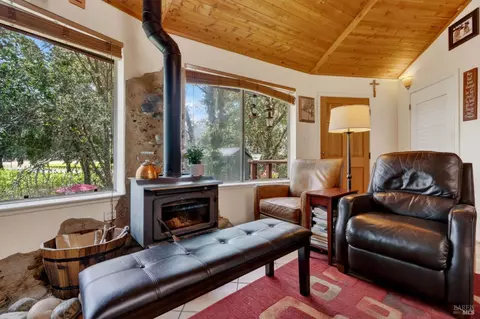 13885 Mountain House Rd, Hopland, CA 95449