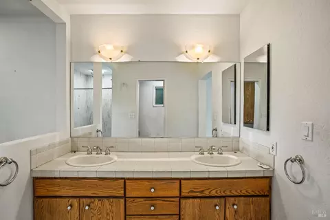 Bath - 625-629 Hill Rd, Angwin, CA 94508 photo 1 of 6