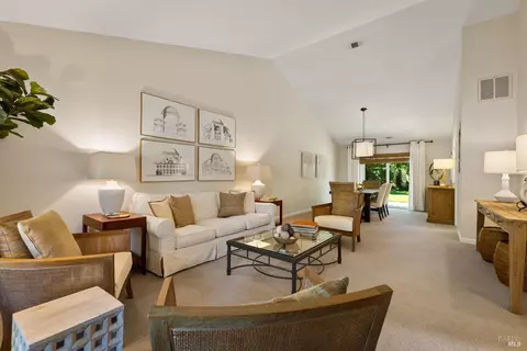 Living - 1370 Estates Dr, Dixon, CA 95620 photo 3 of 6