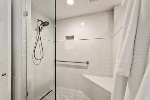 Bath - 1370 Estates Dr, Dixon, CA 95620 photo 6 of 10