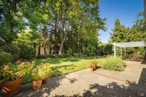 Exterior - 1370 Estates Dr, Dixon, CA 95620 photo 12 of 26