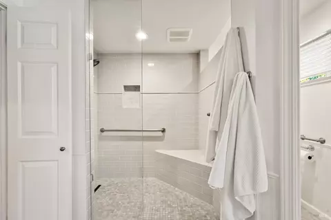 Bath - 1370 Estates Dr, Dixon, CA 95620 photo 5 of 10