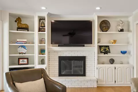 Living - 1370 Estates Dr, Dixon, CA 95620 photo 5 of 6