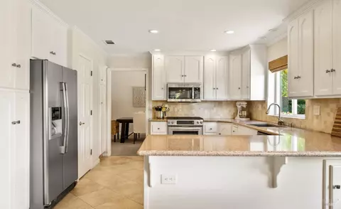 Kitchen - 1370 Estates Dr, Dixon, CA 95620 photo 5 of 6
