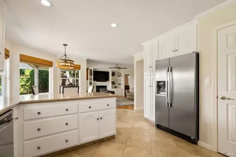 Kitchen - 1370 Estates Dr, Dixon, CA 95620 photo 4 of 6