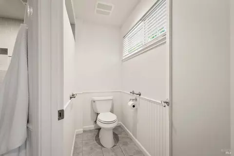 Bath - 1370 Estates Dr, Dixon, CA 95620 photo 7 of 10