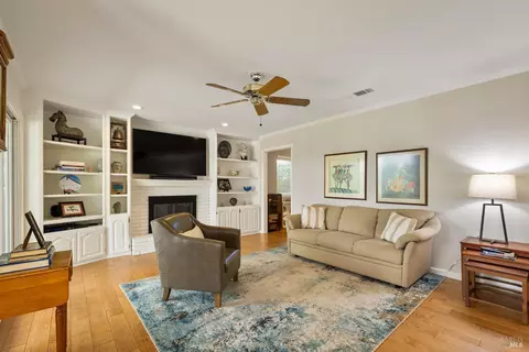 Living - 1370 Estates Dr, Dixon, CA 95620 photo 4 of 6