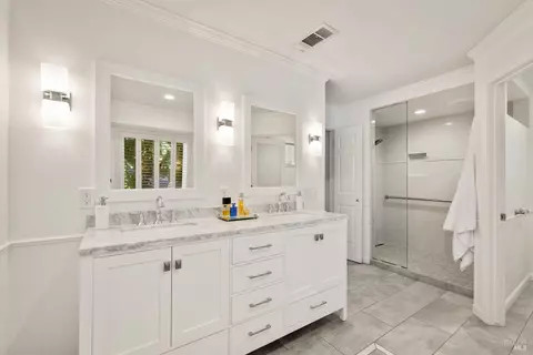 Bath - 1370 Estates Dr, Dixon, CA 95620 photo 2 of 10