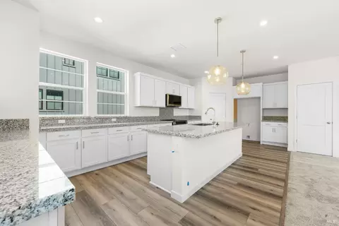 1448 Waterside Ln, Rohnert Park, CA 94928