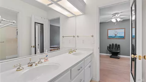 Bath - 770 Collier Dr, Dixon, CA 95620 photo 2 of 6