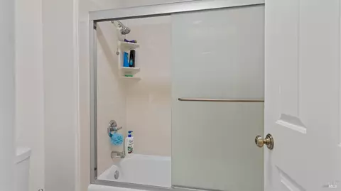 Bath - 770 Collier Dr, Dixon, CA 95620 photo 3 of 6