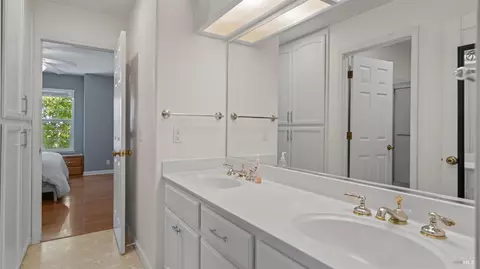 Bath - 770 Collier Dr, Dixon, CA 95620 photo 4 of 6