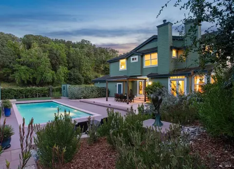 90 Saddle Wood Dr, Novato, CA 94945