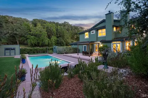 90 Saddle Wood Dr, Novato, CA 94945
