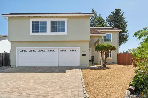 1724 Tampico Ct, Petaluma, CA 94954