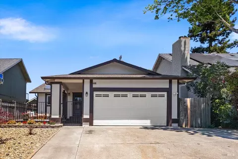 1588 Gladstone Way, Rohnert Park, CA 94928
