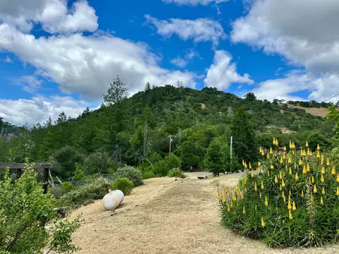 5734 Mark West Ln, Santa Rosa, CA 95404