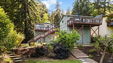 9870 River Rd, Forestville, CA 95436