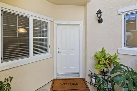 Entry Way - 129 Shoal Dr W, Vallejo, CA 94591 photo 3 of 4